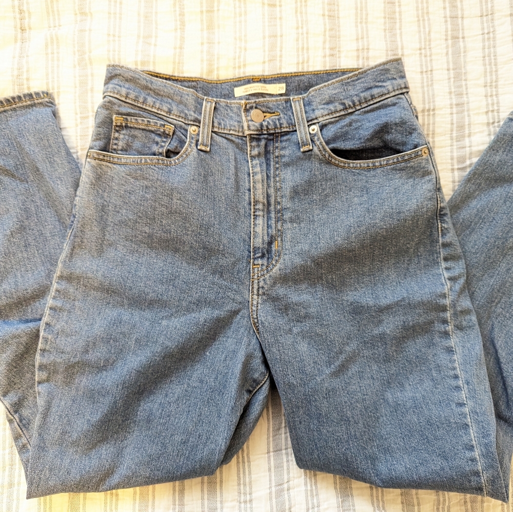 Levi's High Waist Taper Size 28 - Picture 2 of 4